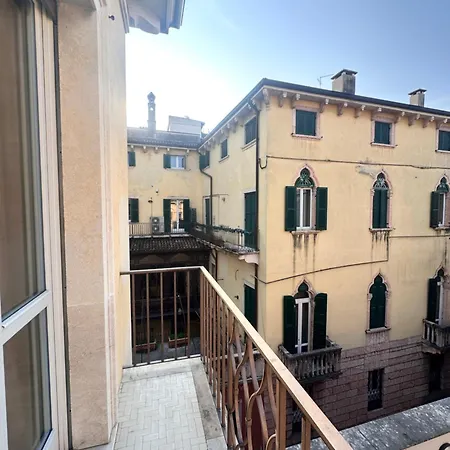Catullo 12